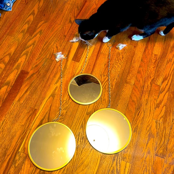 3 different sized gold mirrors on chains - Picture 1 of 5